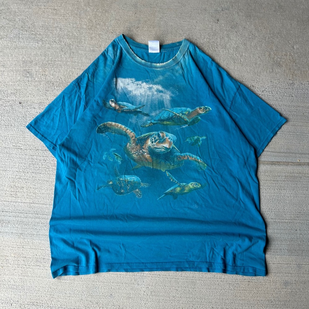 Vintage 2000s Sea Turtle Graphic T-Shirt